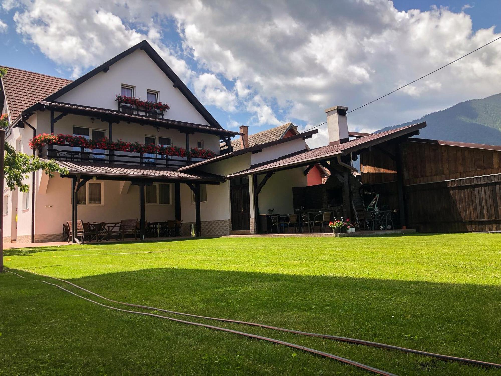Pensiunea Aliart Zărneşti Exteriér fotografie
