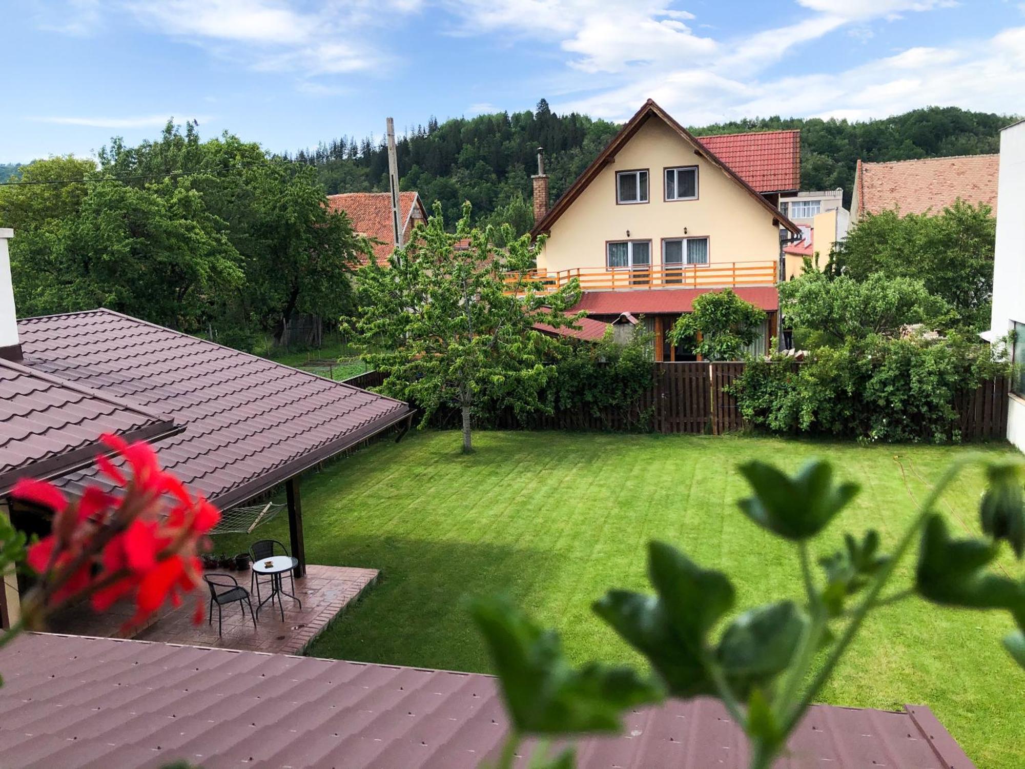 Pensiunea Aliart Zărneşti Exteriér fotografie